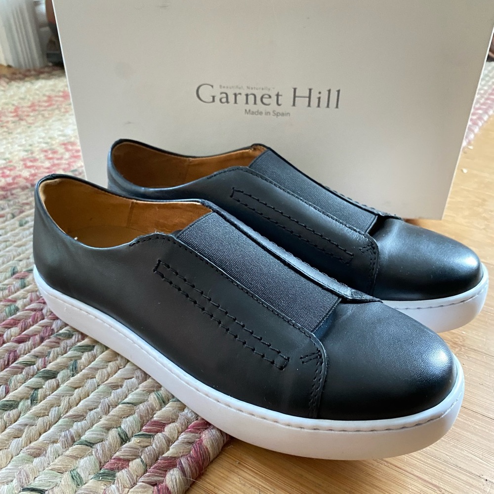 NWT Garnet Hill “Zora” Leather Slip on Sneakers Size 39 (US 9) *RUNS SMALL*